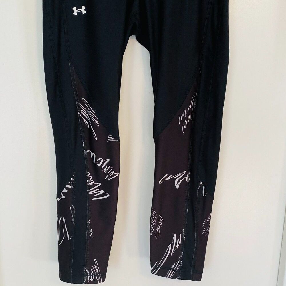 UNDER ARMOUR Black White Athletic Athleisure Capri Leggings Size Large